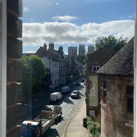 Bootham House 7-minster Views & Free Parking Apartment